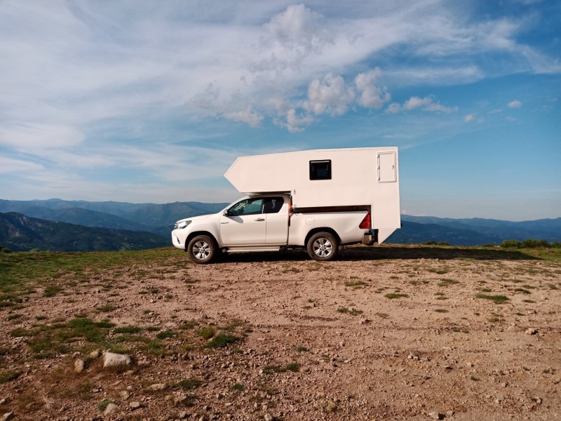 Le sommet du Col de la croix de millet, Ardèche, boîte courte et 4WD obligatoire !